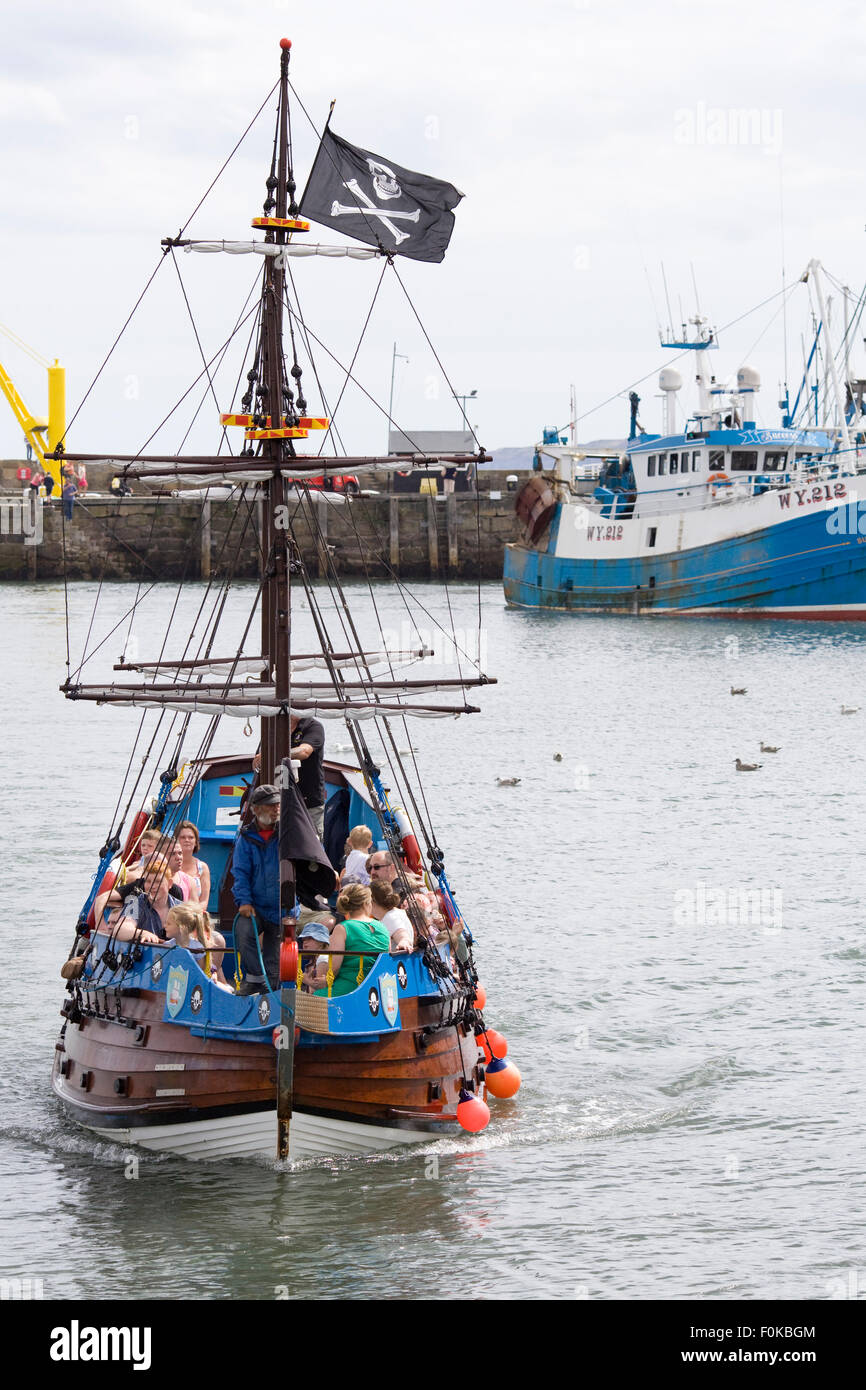 Pirate boat ride hi-res stock photography and images - Alamy