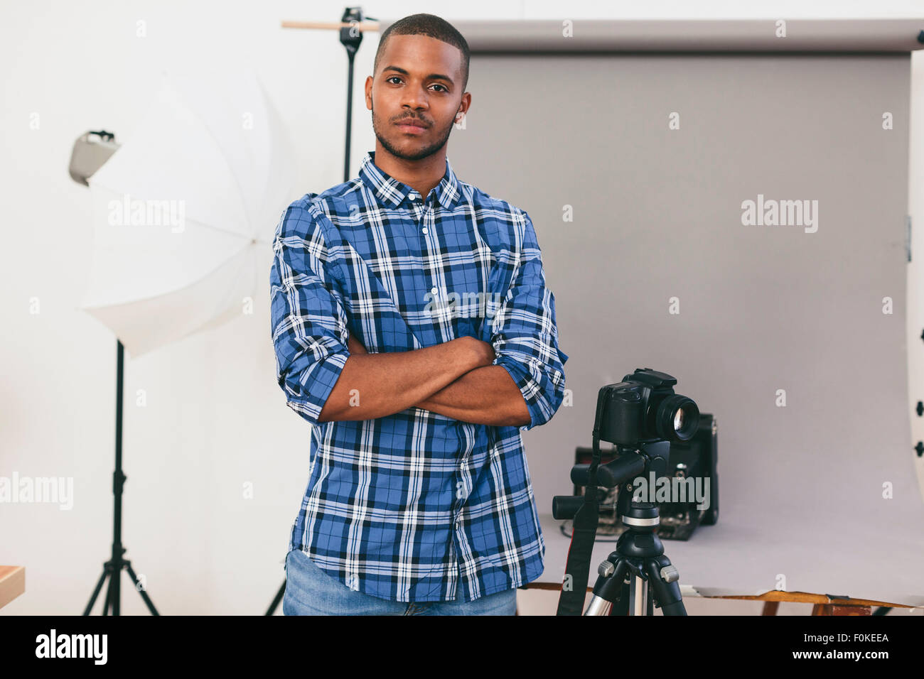 Studio portrait standing man hi-res stock photography and images - Alamy