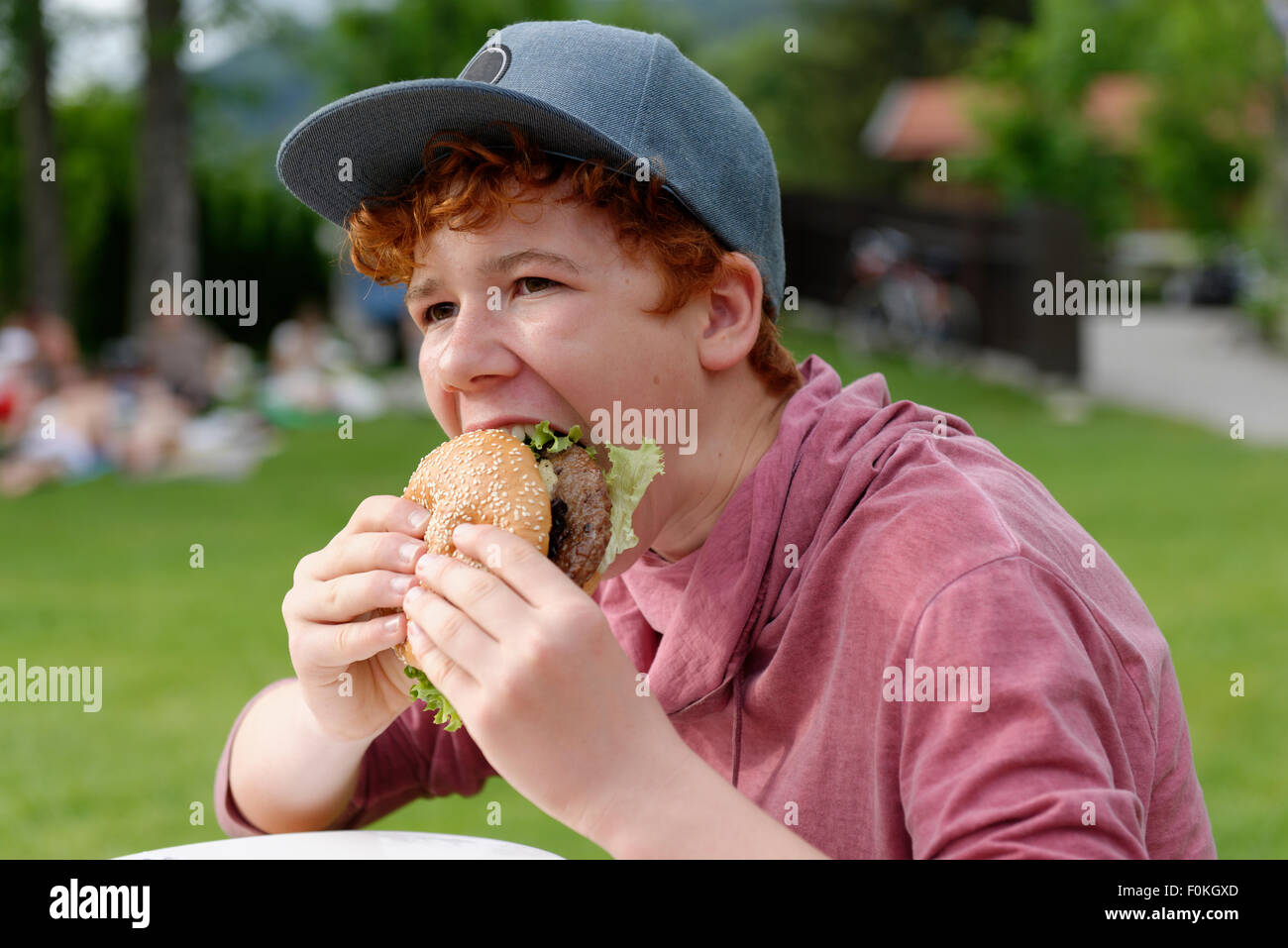 Eating hamburger baseball hi-res stock photography and images - Alamy