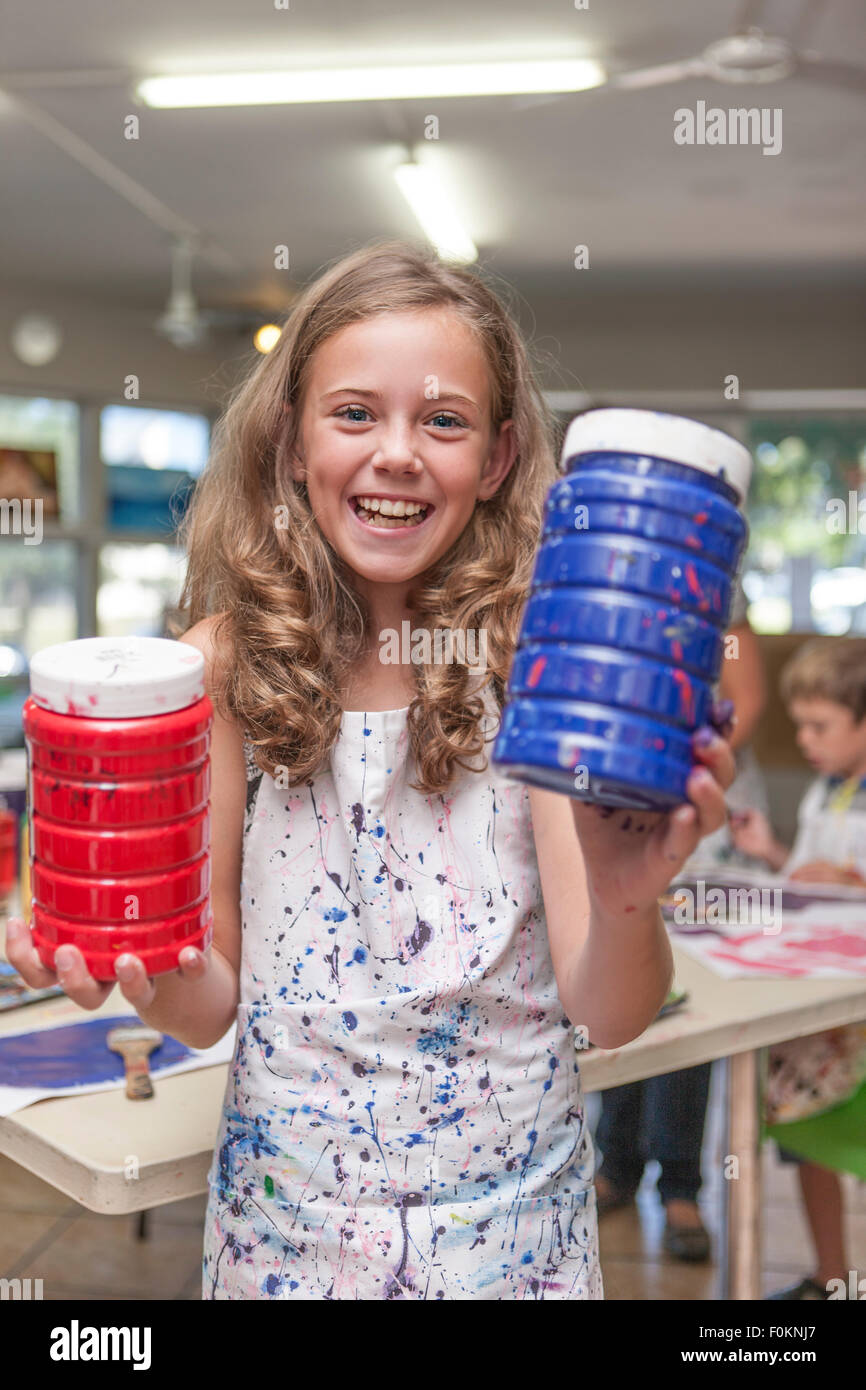 Portrait of smiling girl in an art class Stock Photo - Alamy