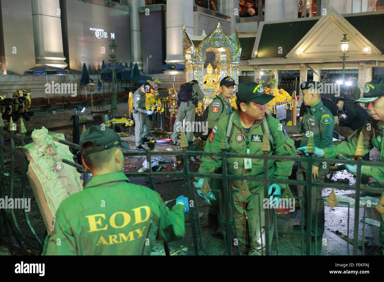 Bangkok, Thailand. 17th Aug, 2015. Members of Thai army's explosives ...