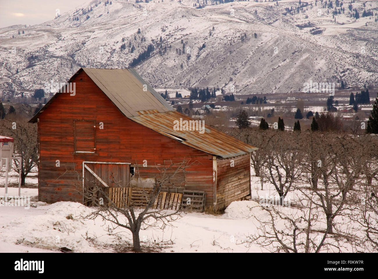 Wenatchee river basin hi-res stock photography and images - Alamy
