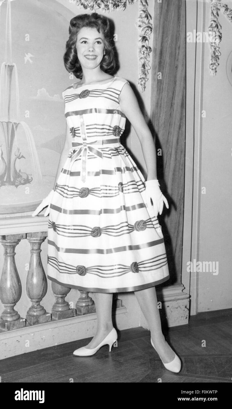 fashion, fashion show, spring dress of the 'Teenage Fashion Group', presented by Lilian Grassom, Cafe de Paris, London, 4.11.1958, Additional-Rights-Clearences-Not Available Stock Photo