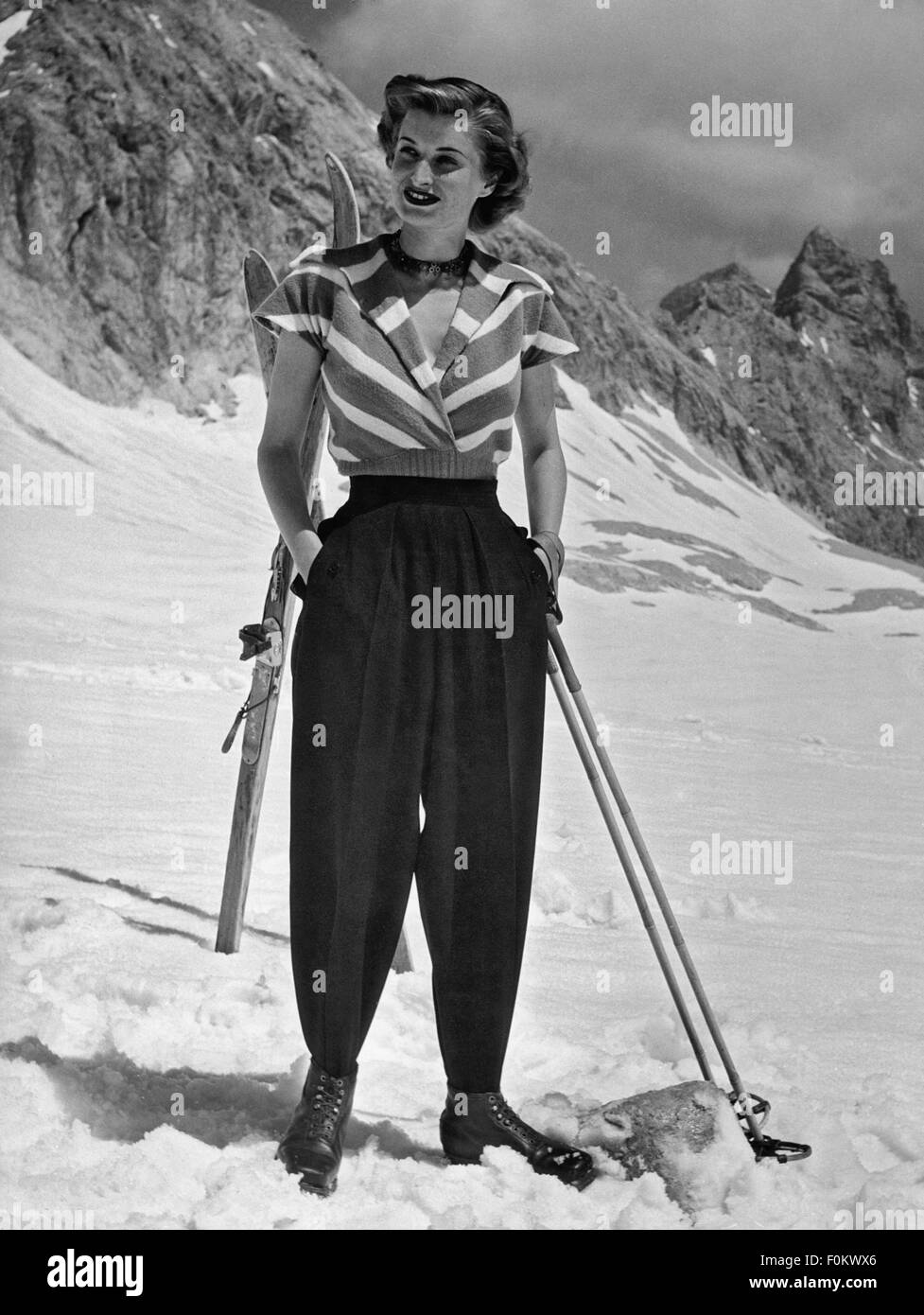 Winter fashion 1950s hi-res stock photography and images - Alamy