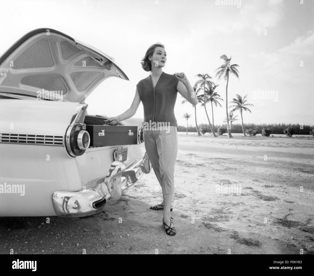 fashion, 1950s, capri pants, woman in fashionable leisure wear with trousers  made of cotton gabardine by Jantzen, 1950s,  Additional-Rights-Clearences-Not Available Stock Photo - Alamy