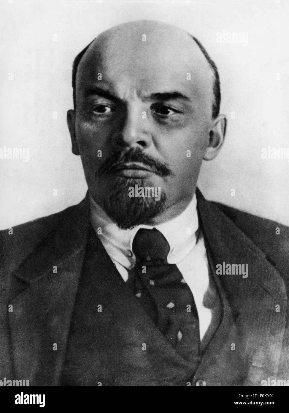 Vladimir Lenin Russian Marxist Revolutionary Communist Politician Flag Pin Badge 