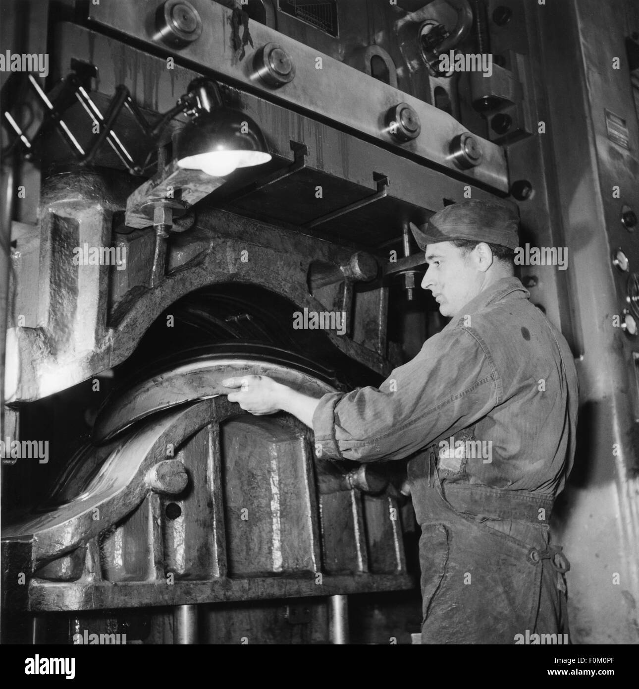 industry, car industry, worker at machine, NSU plant, Neckarsulm, 1950s, Additional-Rights-Clearences-Not Available Stock Photo