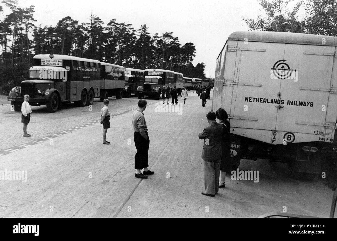 geography / travel, Germany, Berlin, blockade, airlift, waiting lorries at closed Helmstedt border crossing, 1948, Additional-Rights-Clearences-Not Available Stock Photo