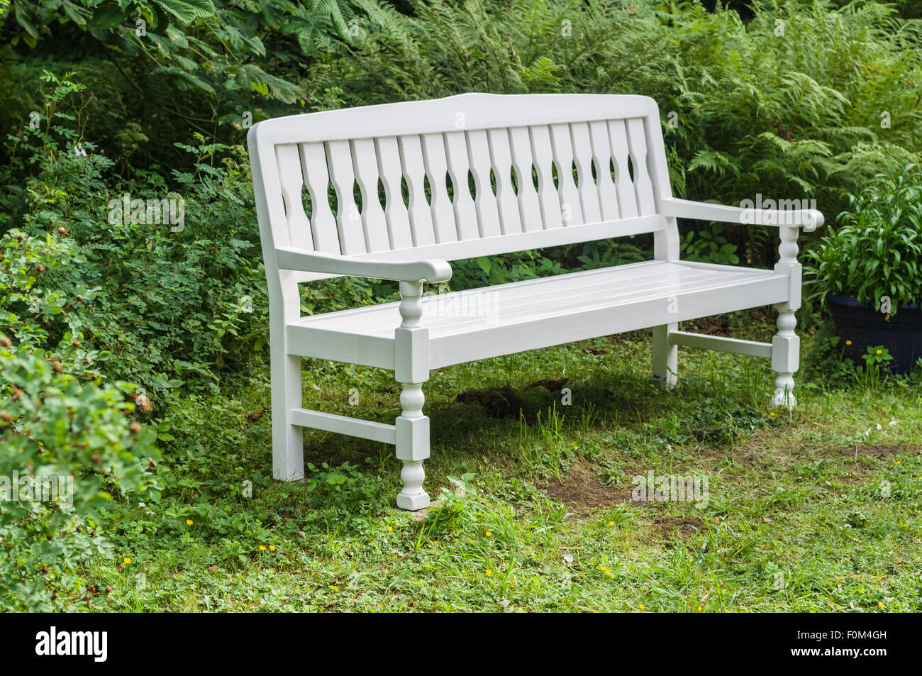 Wooden bench in garden hires stock photography and images Alamy