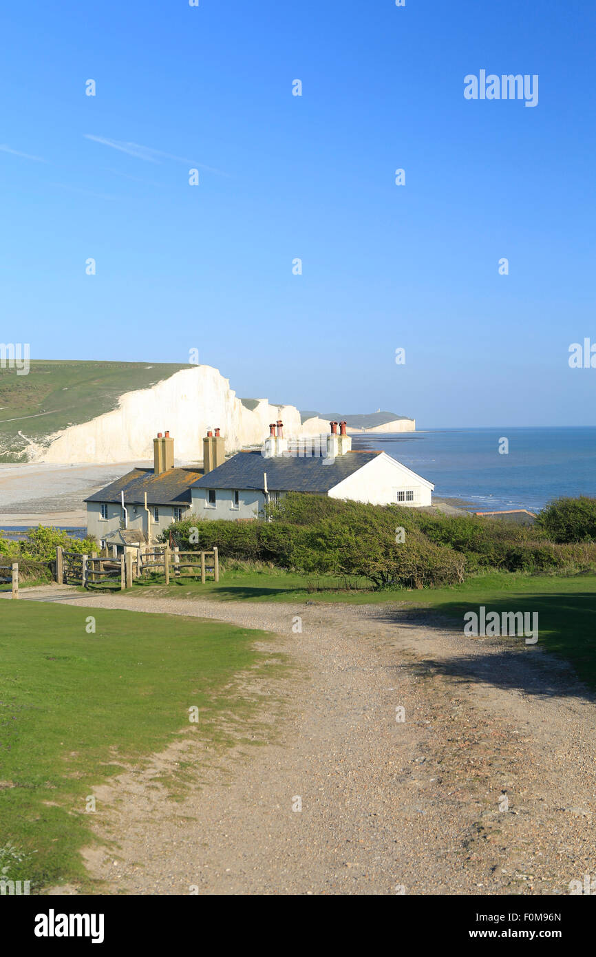 Coastguard cottages & chalk cliffs along the South Downs Way, Seven Sisters country park, East Sussex, UK Stock Photo