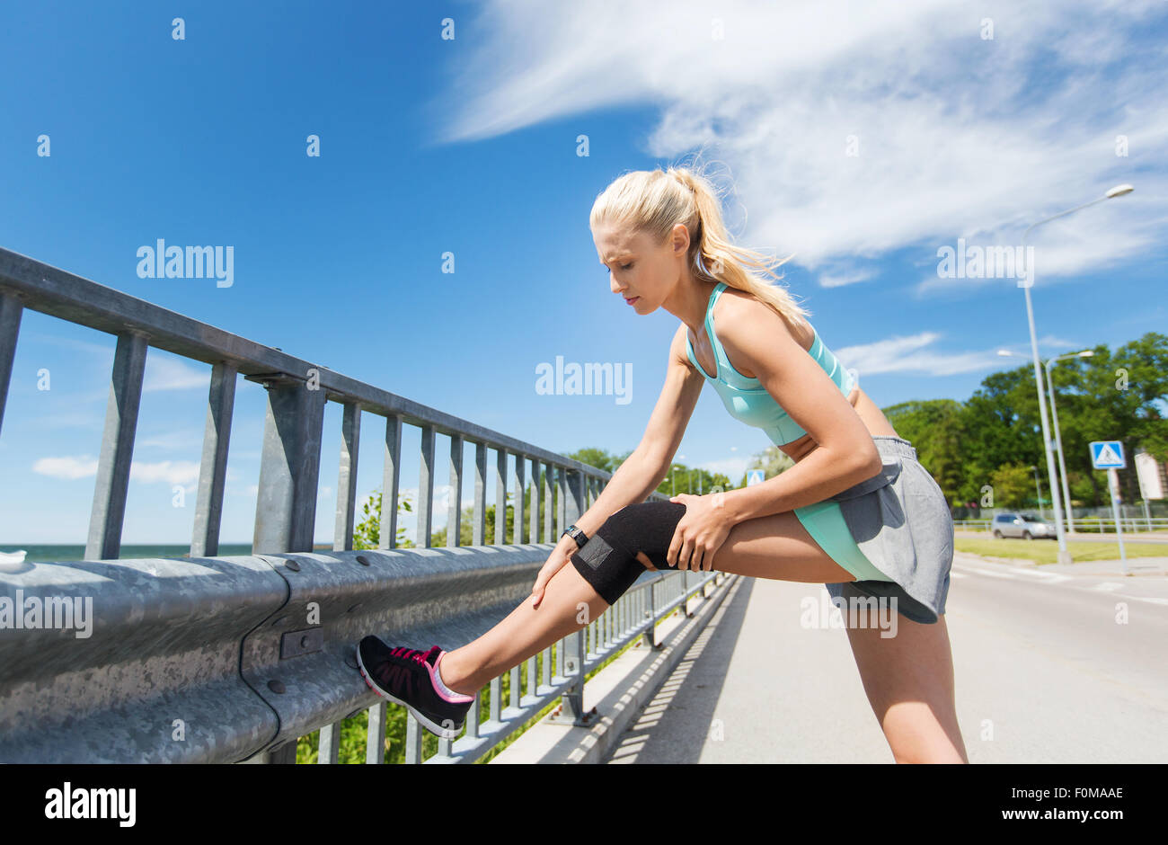 Leg brace girl hires stock photography and images Alamy