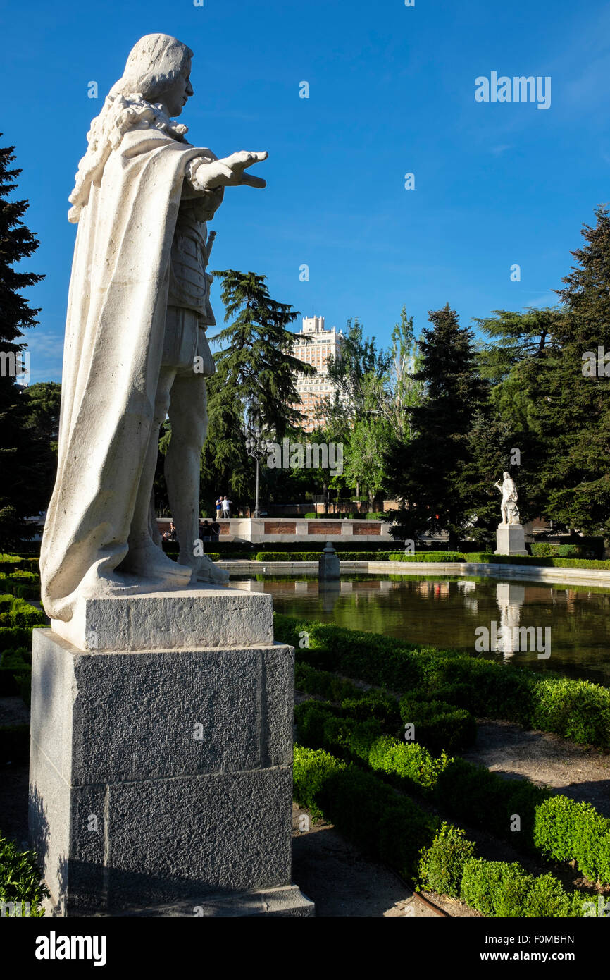 Statue of king ferdinand ii of aragon hi-res stock photography and ...