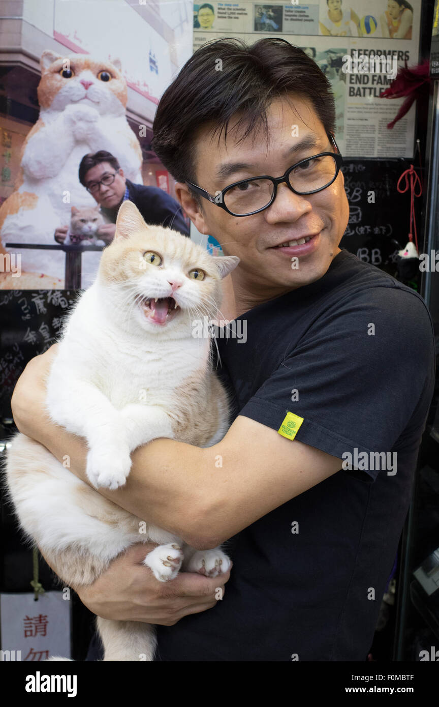 Tsim Tung Brother Cream of TST East at the Sino Store, Hong Kong with owner Ko Chee-shing Stock Photo