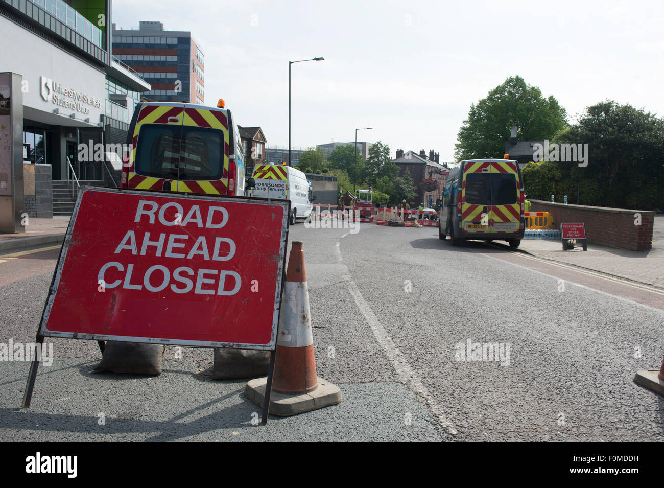 Yorkshire Water repair a major leak in one of their pipes on a Glossop