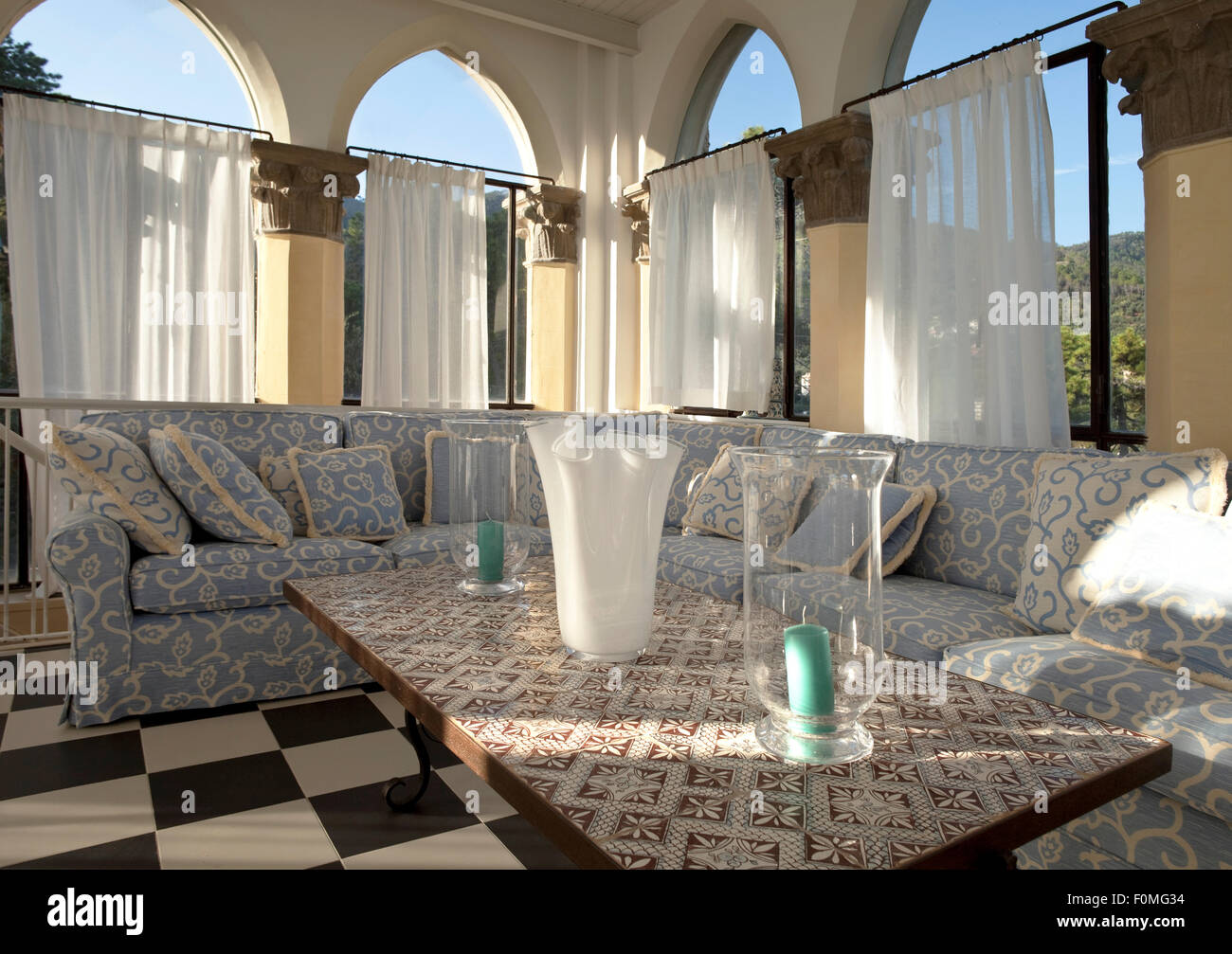 Vintage living room hi-res stock photography and images - Alamy