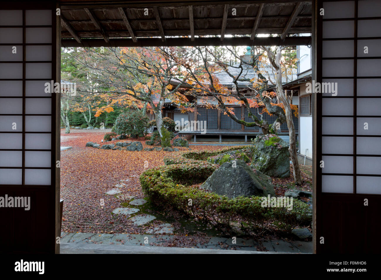 Tentokuin Buddhist temple garden (offering Shukubo - temple lodging), Koyasan (Koya-san), Kansai, Japan, Asia Stock Photo