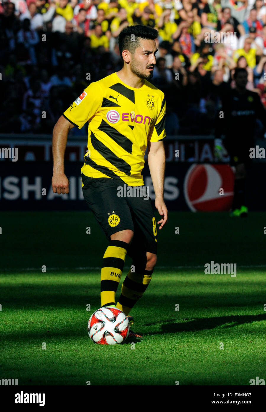 Ilkay Gündogan in the dress of Borussia Dortmund during a Bundesliga match  Stock Photo - Alamy