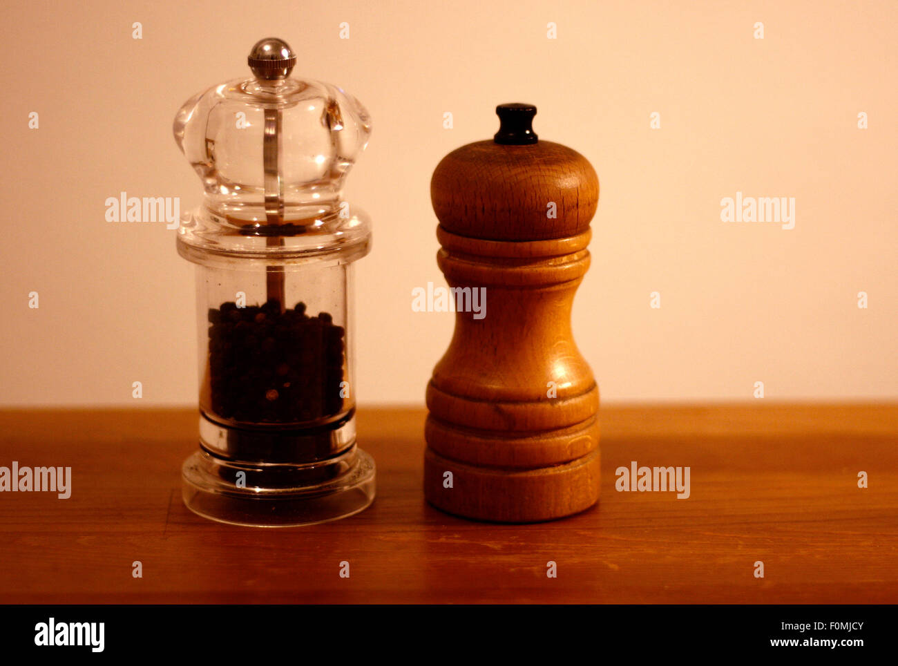 Pfeffermuehlen/ pepper mills - Symbolbild Nahrungsmittel. Stock Photo