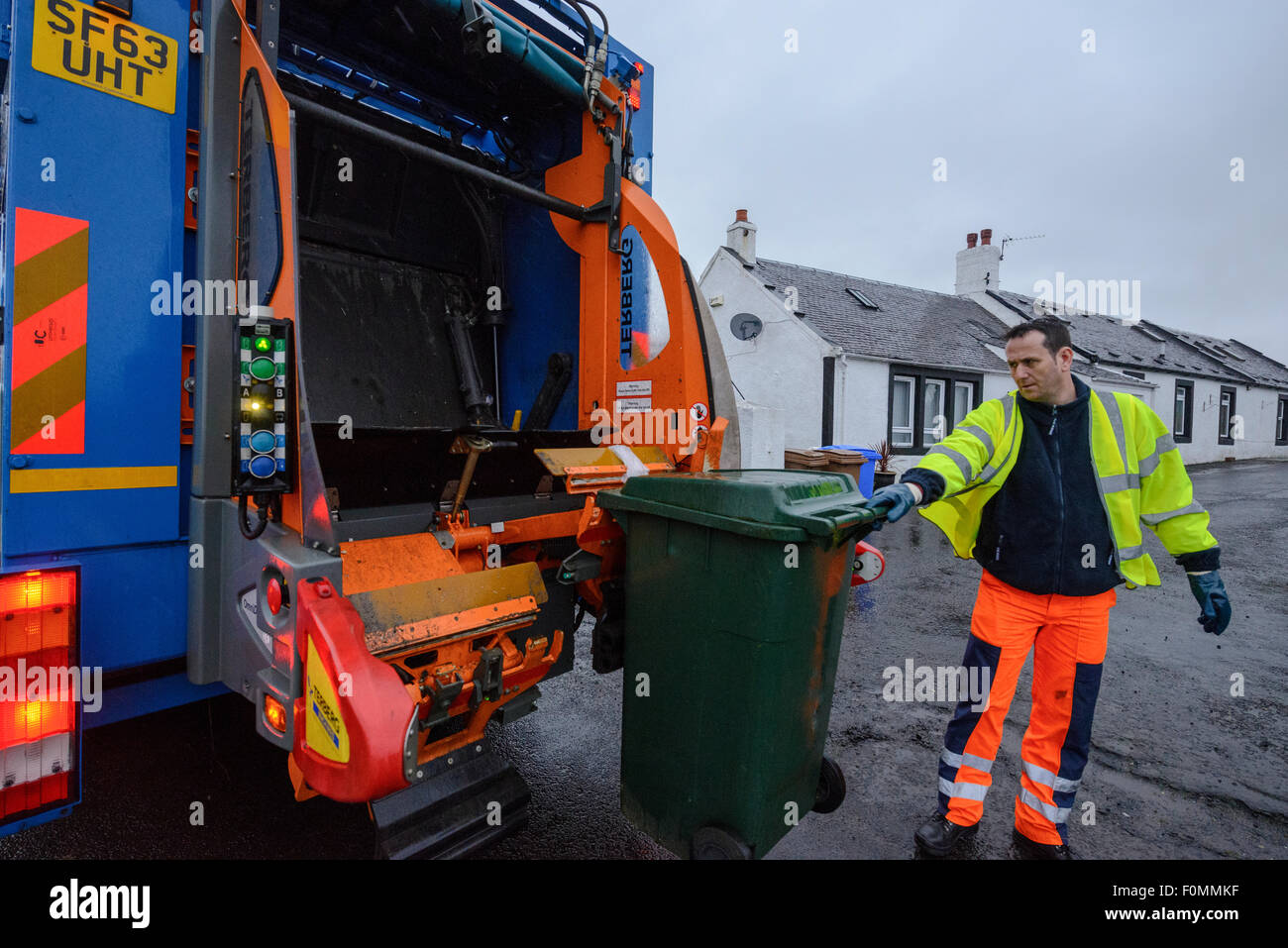 Bin collection scotland hires stock photography and images Alamy