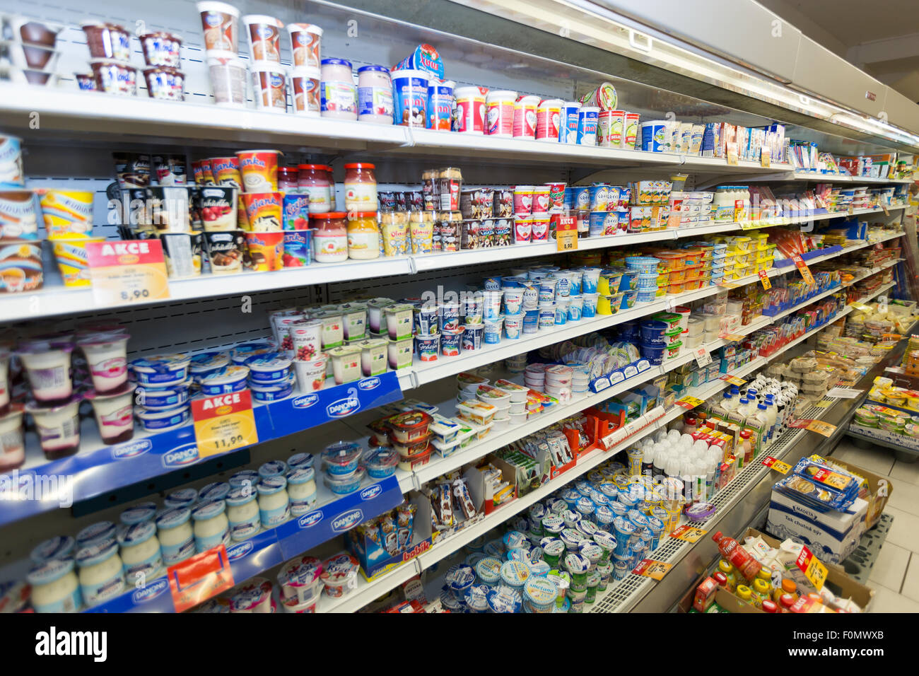 grocery shop, foodstuffs, groceries, viands, victuals, eatables, food