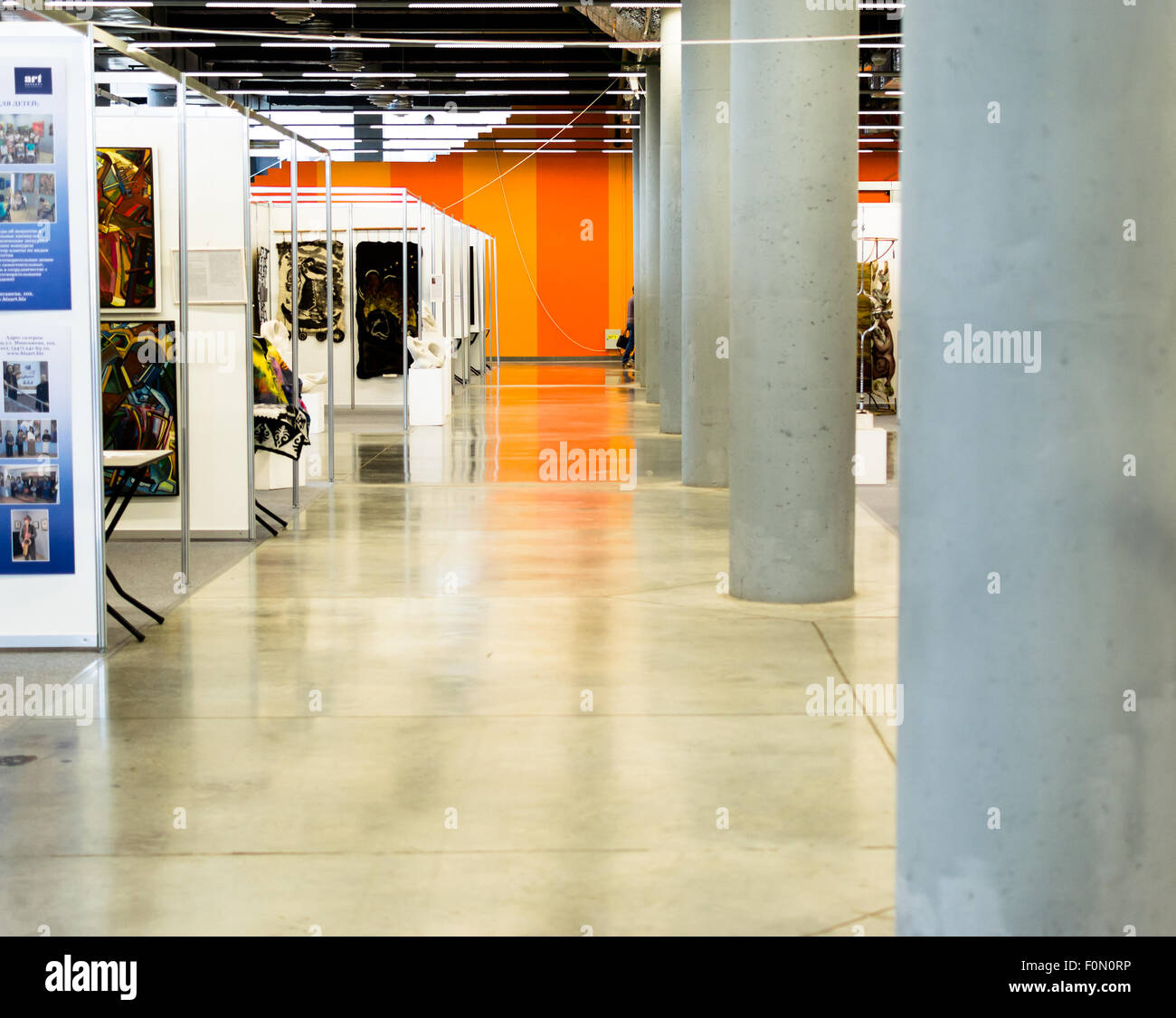 Empty art gallery hi-res stock photography and images - Alamy