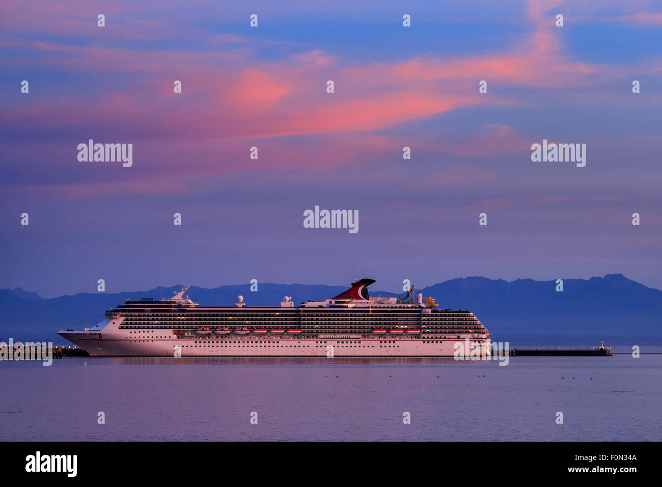 Docked cruise ship sunset hi-res stock photography and images - Alamy