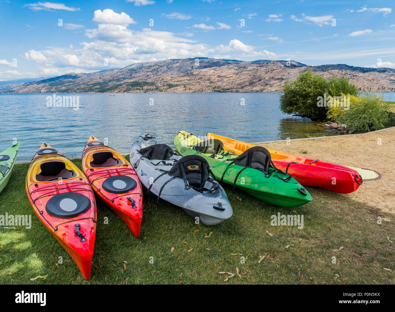 Kayaks okanagan lake shore hires stock photography and images Alamy
