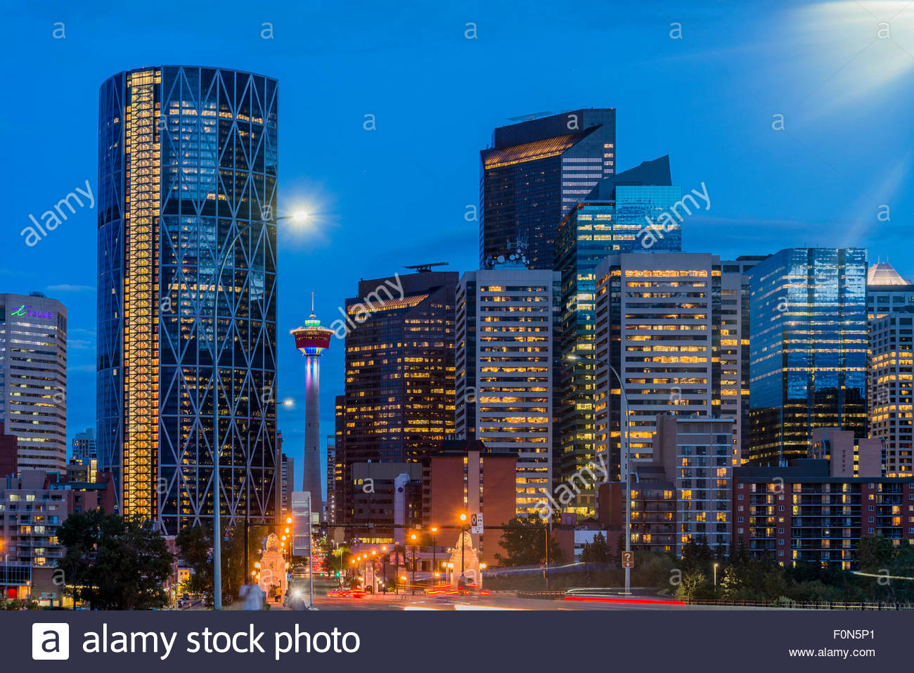 Calgary Tower Calgary Skyline Bow Stock Photos & Calgary Tower Calgary ...