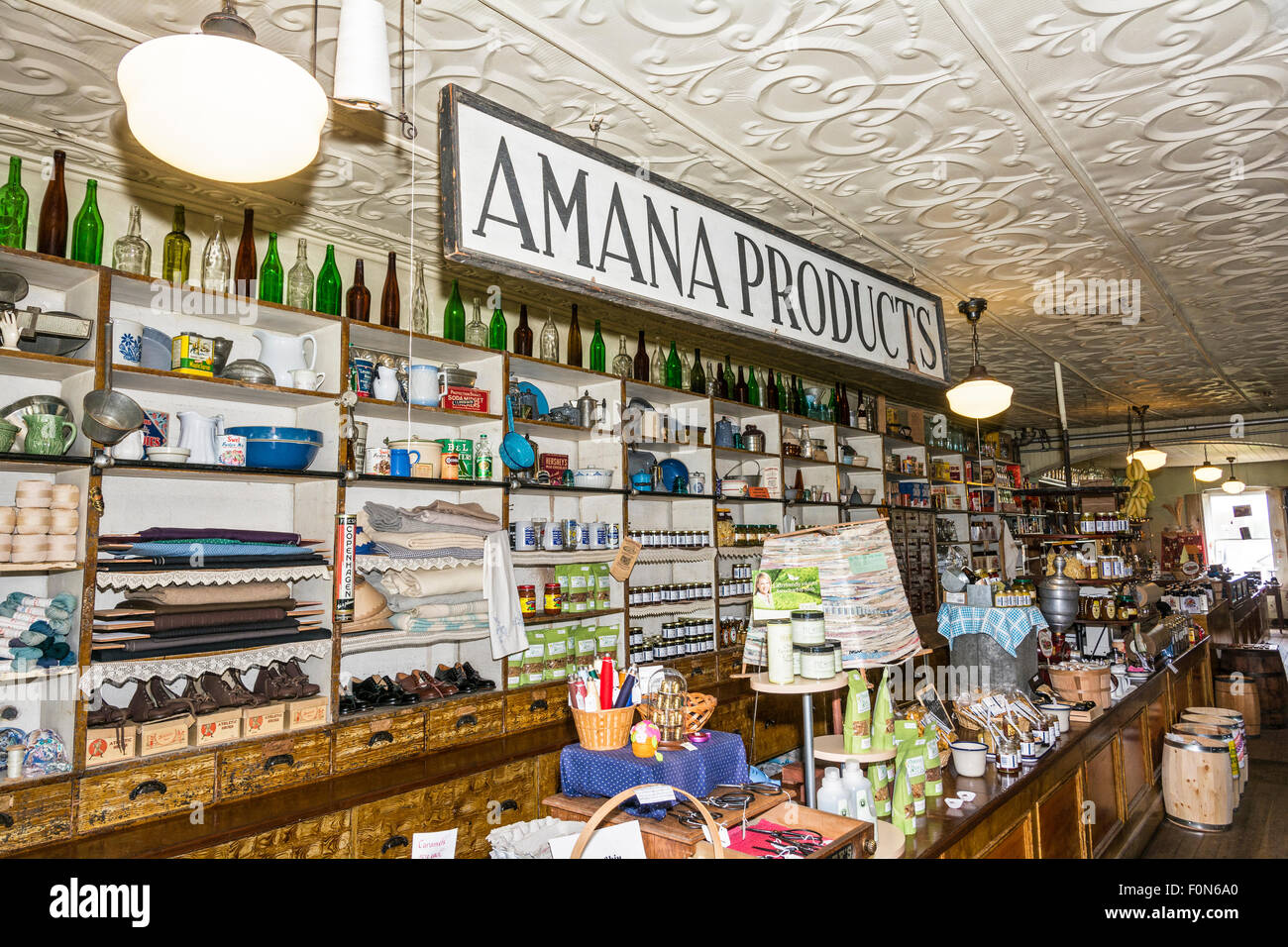 Vintage general store interior hi-res stock photography and images - Alamy