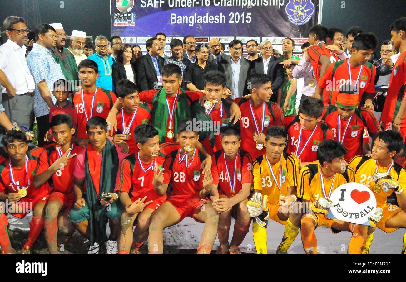 Sylhet. 19th Aug, 2015. Players of Bangladesh pose for a group photo at the Sylhet stadium in Sylhet, Bangladesh, Aug. 18, 2015. Bangladesh clinched the South Asian Football Federation (SAFF) under-16 championship for the first time by beating defending champion India 4-2 on Tuesday. Credit:  Xinhua/Alamy Live News Stock Photo