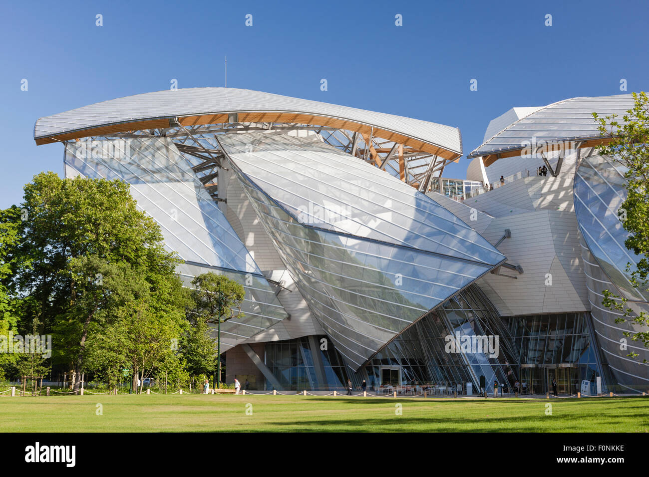 Louis Vuitton Foundation museum in the Bois de Boulogne, Paris Stock Photo: 86528274 - Alamy