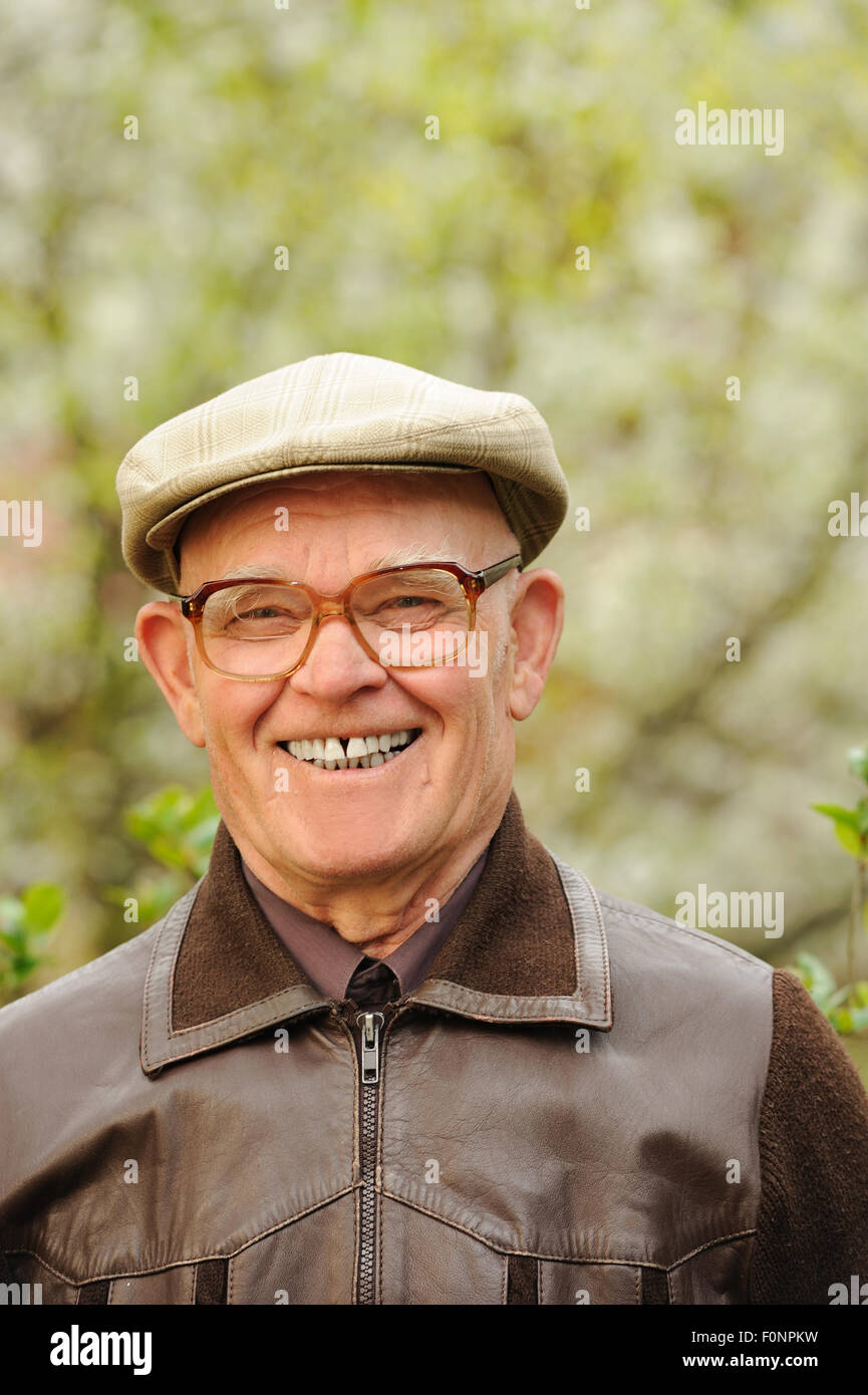 Elderly garden laugh man hi-res stock photography and images - Alamy
