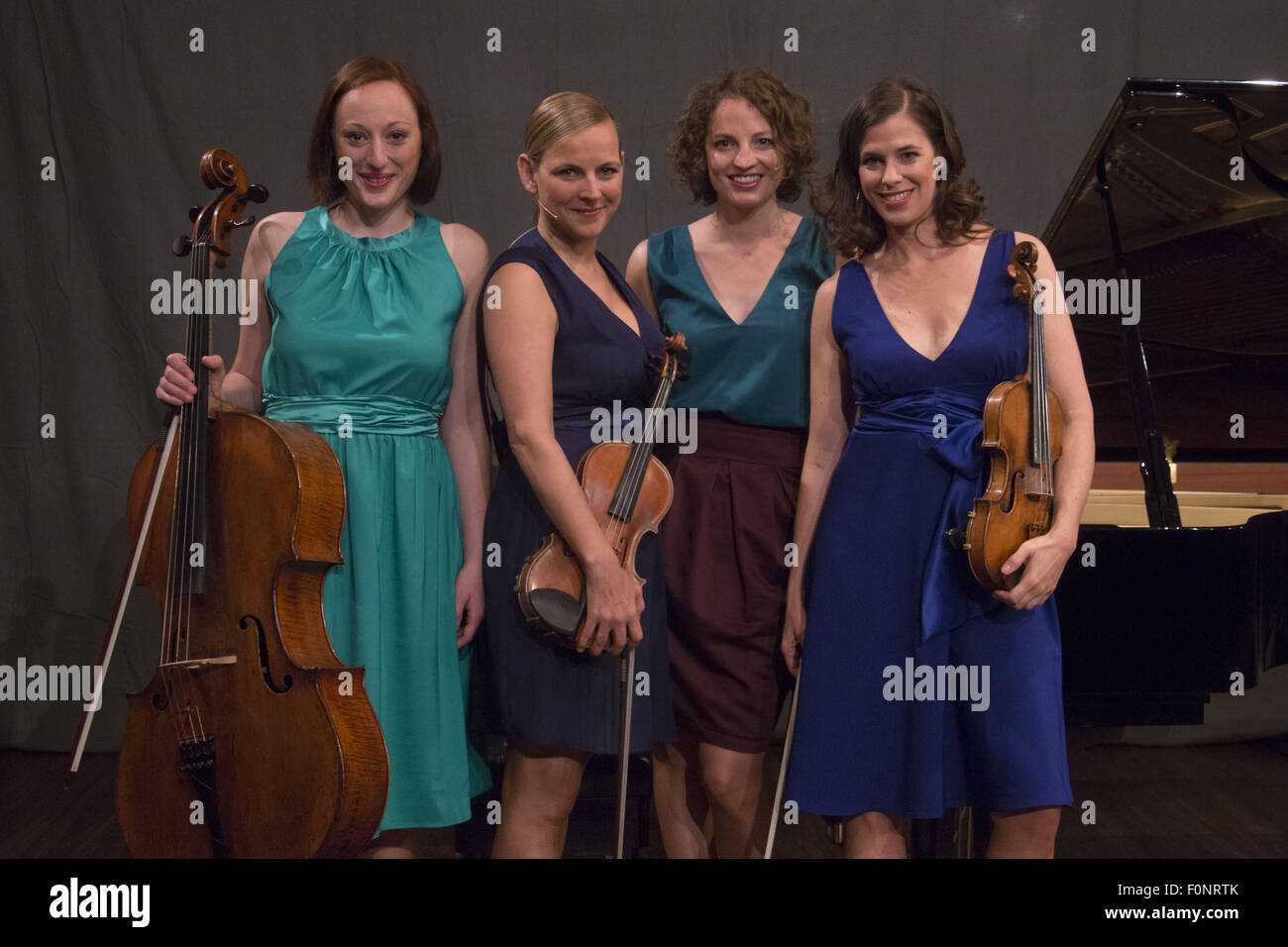 Salut Salon presents the new Programm at Hagenbecks Tierpark ...