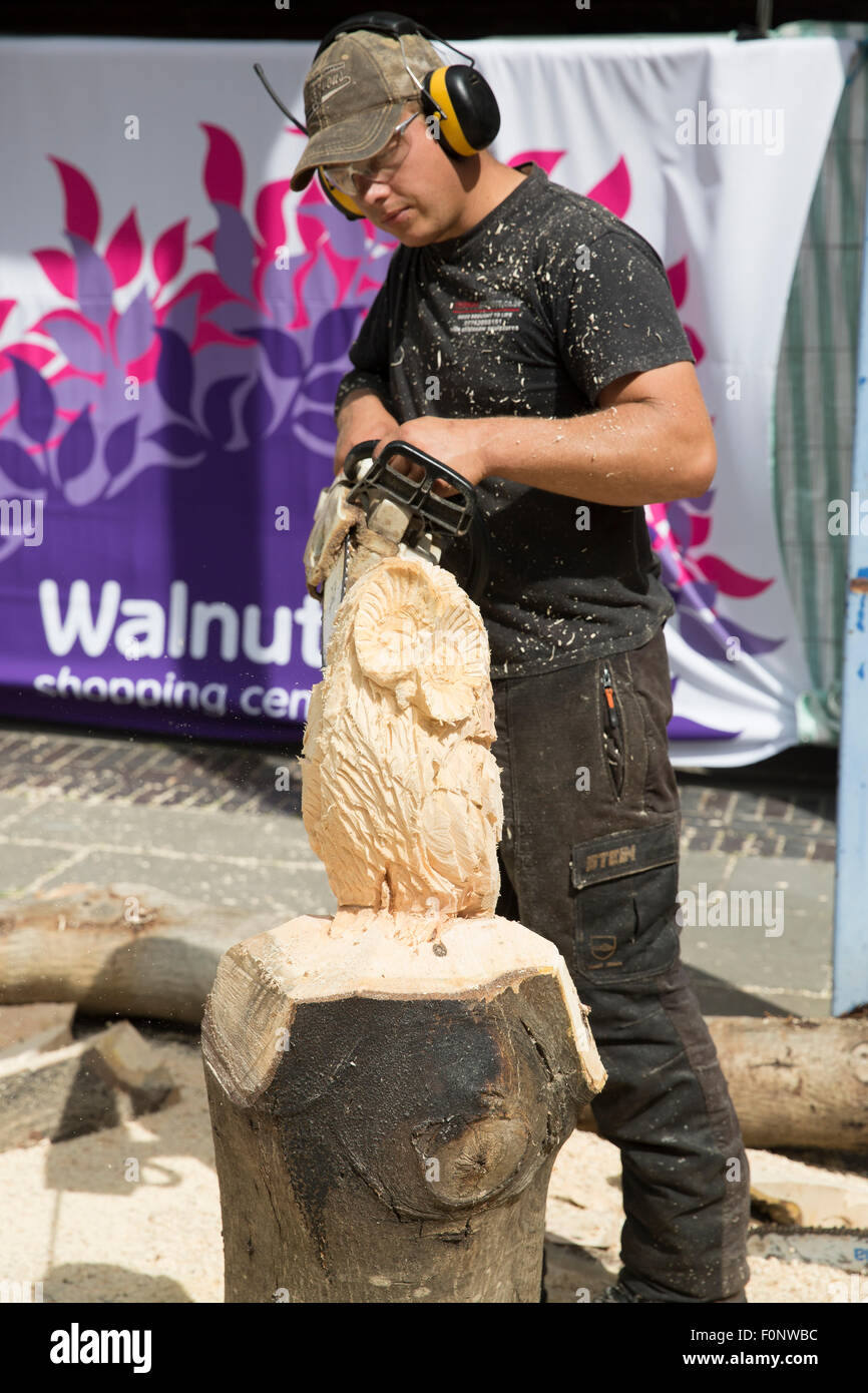 Wood Carver Carving Owl High Resolution Stock Photography and Images ...