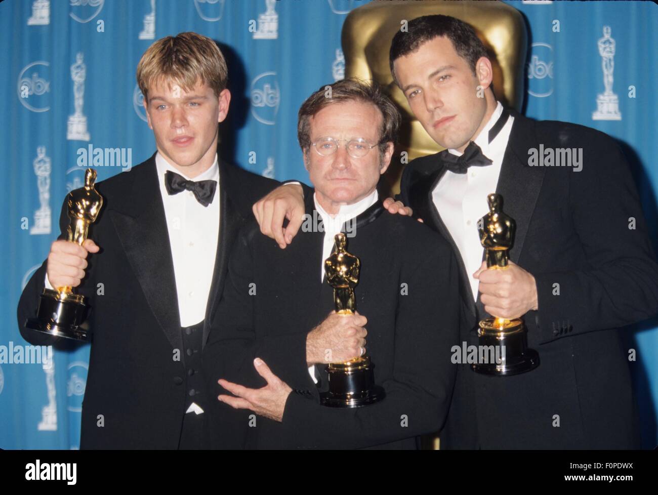 ROBIN WILLIAMS with Matt Damon and Ben Affleck at the 70th Academy Awards  Oscars 1998.k11721lr. © Lisa Rose/Globe Photos/ZUMA Wire/ZUMA Wire/Alamy  Live News Stock Photo - Alamy