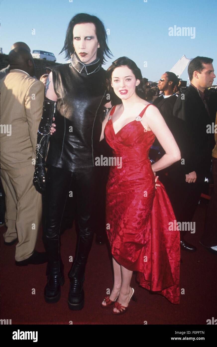 ROSE McGOWAN with Marlyn Manson.MTV movie awards Barker Hanger Santa Monica Ca. 1999.k15809lr. © Lisa Rose/Globe Photos/ZUMA Wire/ZUMA Wire/Alamy Live News Stock Photo