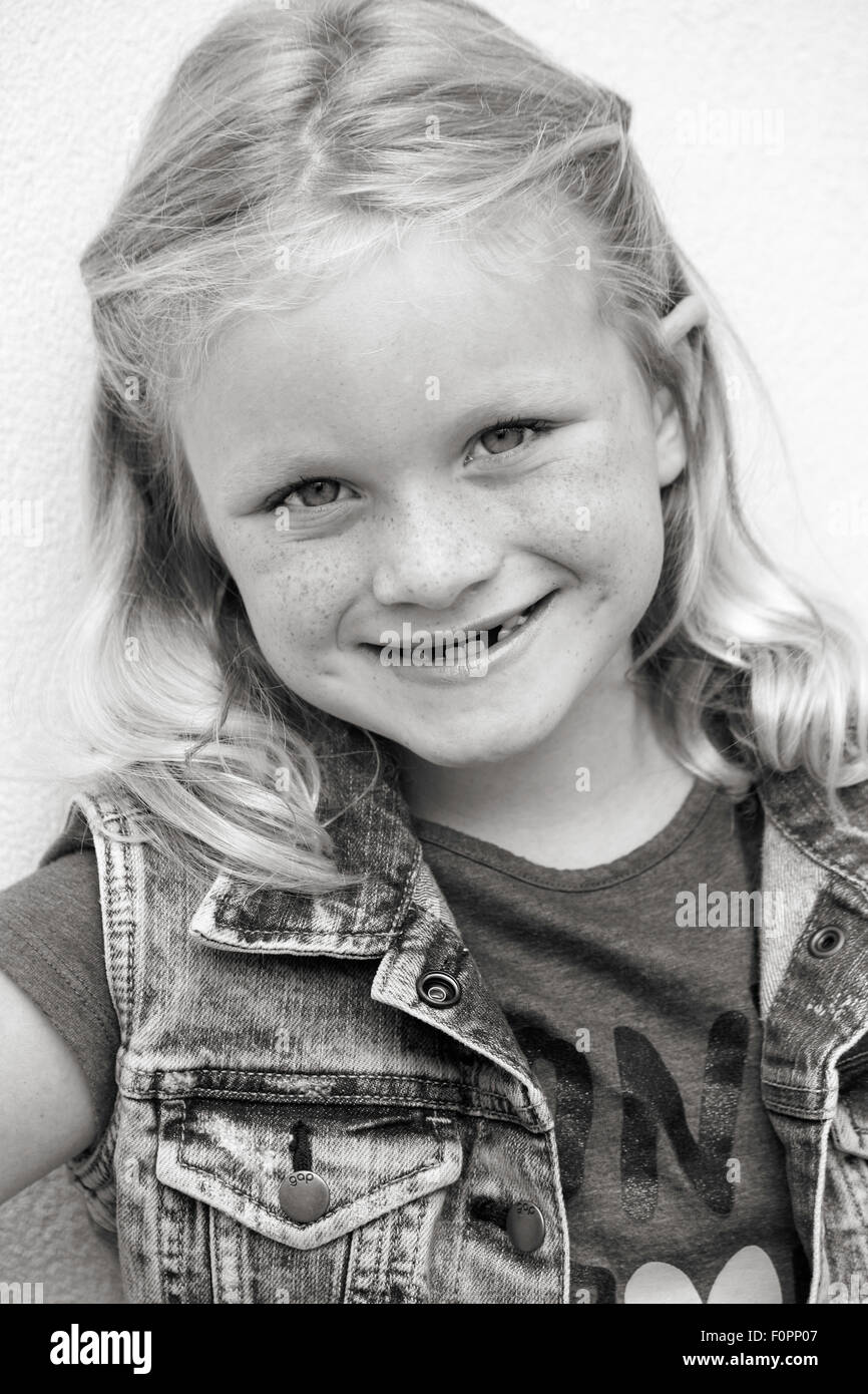 Portrait of a girl in black and white Stock Photo - Alamy