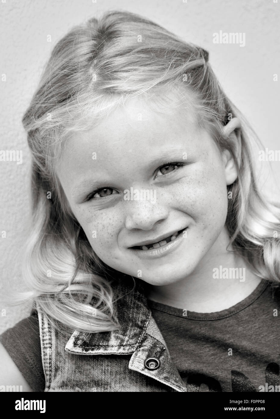 Portrait of a girl in black and white Stock Photo - Alamy