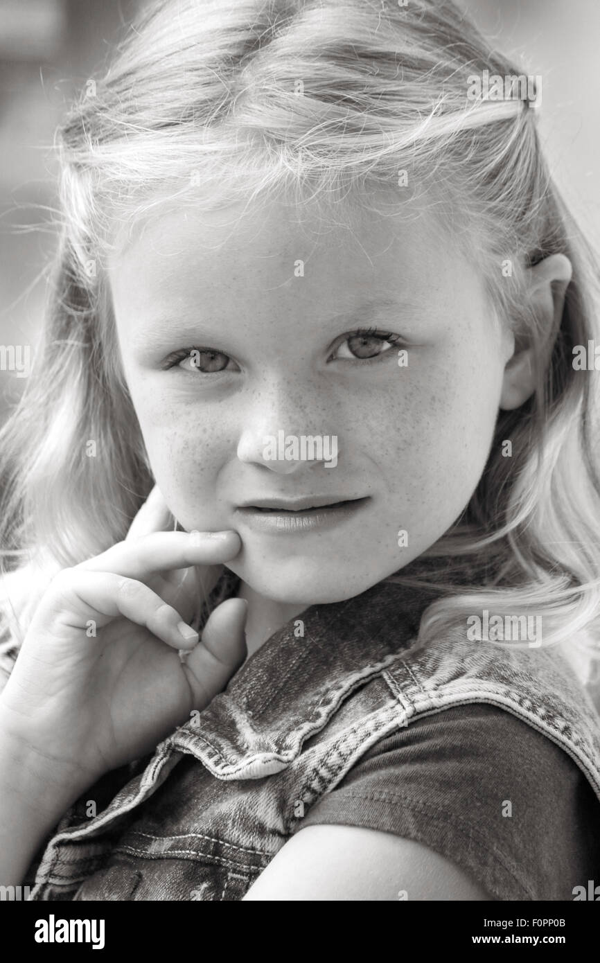 Portrait of a girl in black and white Stock Photo - Alamy