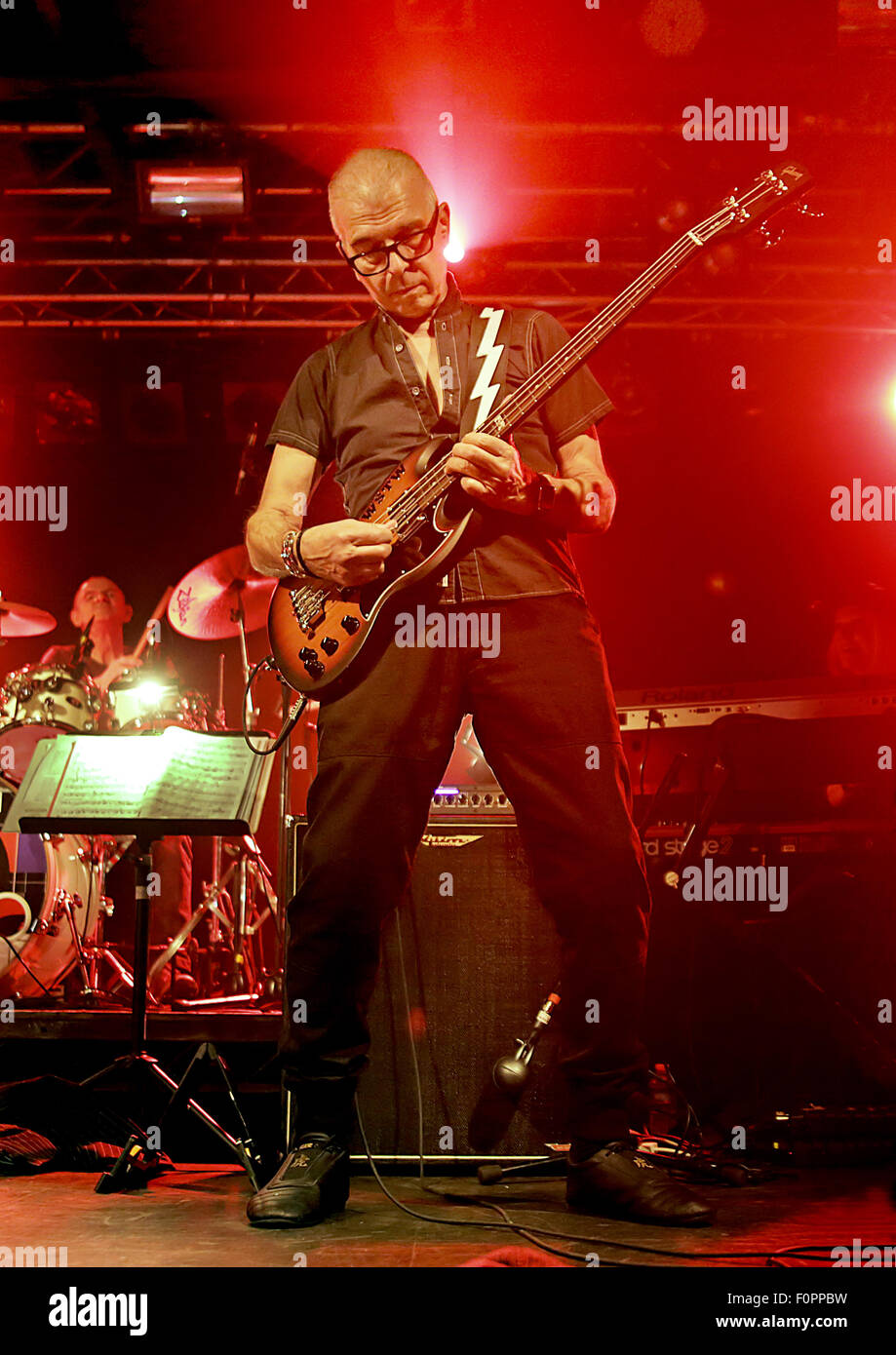 Tony Visconti, Woody Woodmansey and Glenn Gregory Perform 'The Man Who