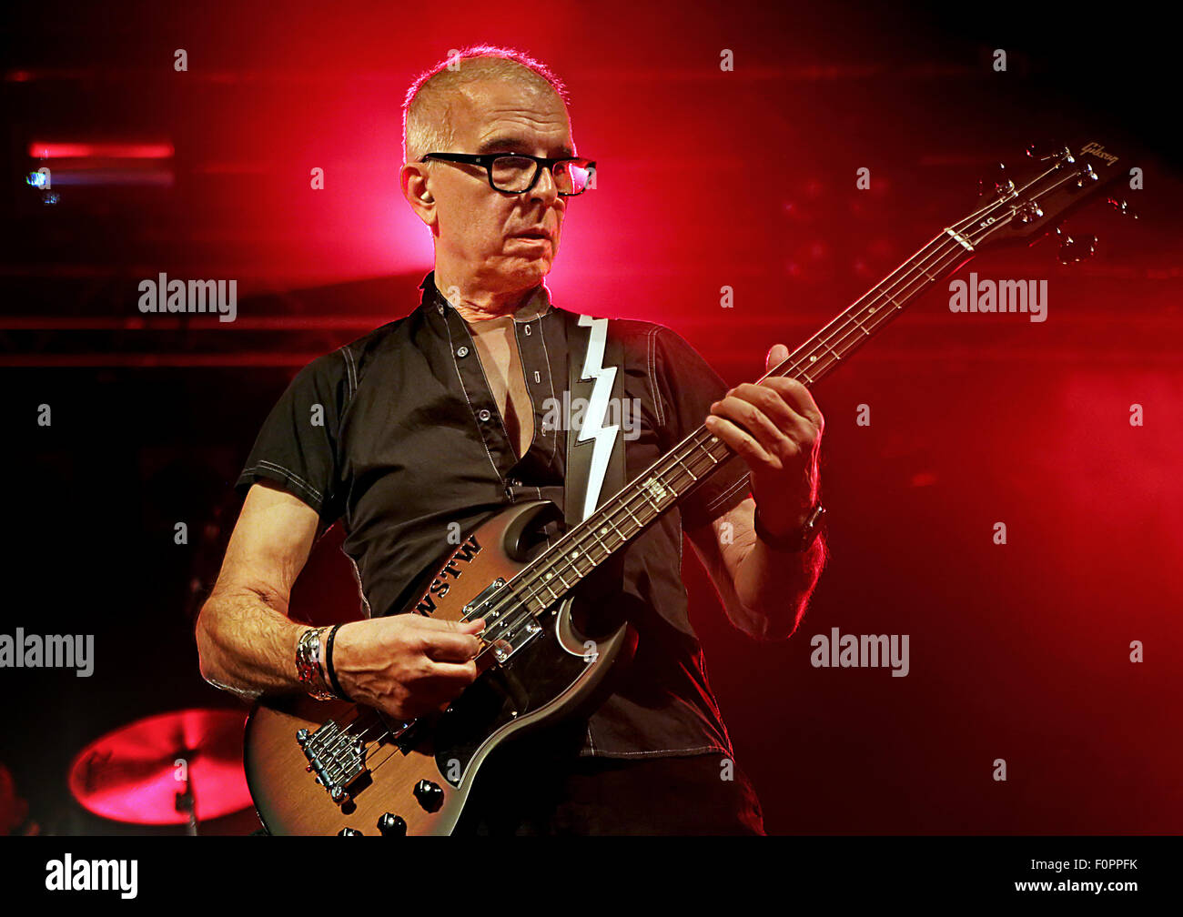 Tony Visconti, Woody Woodmansey and Glenn Gregory Perform 'The Man Who