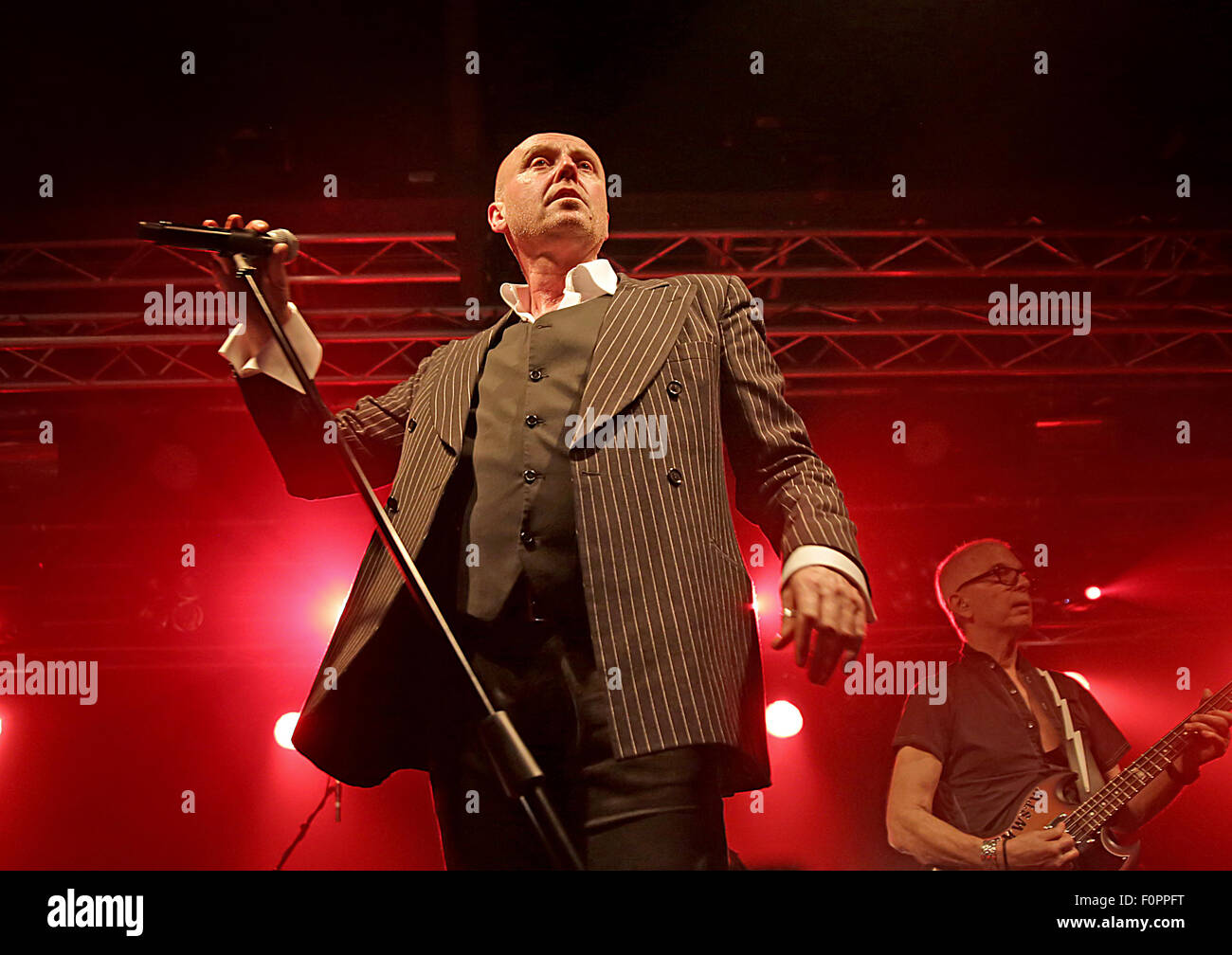 Tony Visconti, Woody Woodmansey and Glenn Gregory Perform 'The Man Who