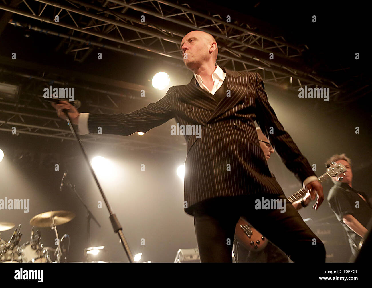 Tony Visconti, Woody Woodmansey and Glenn Gregory Perform 'The Man Who