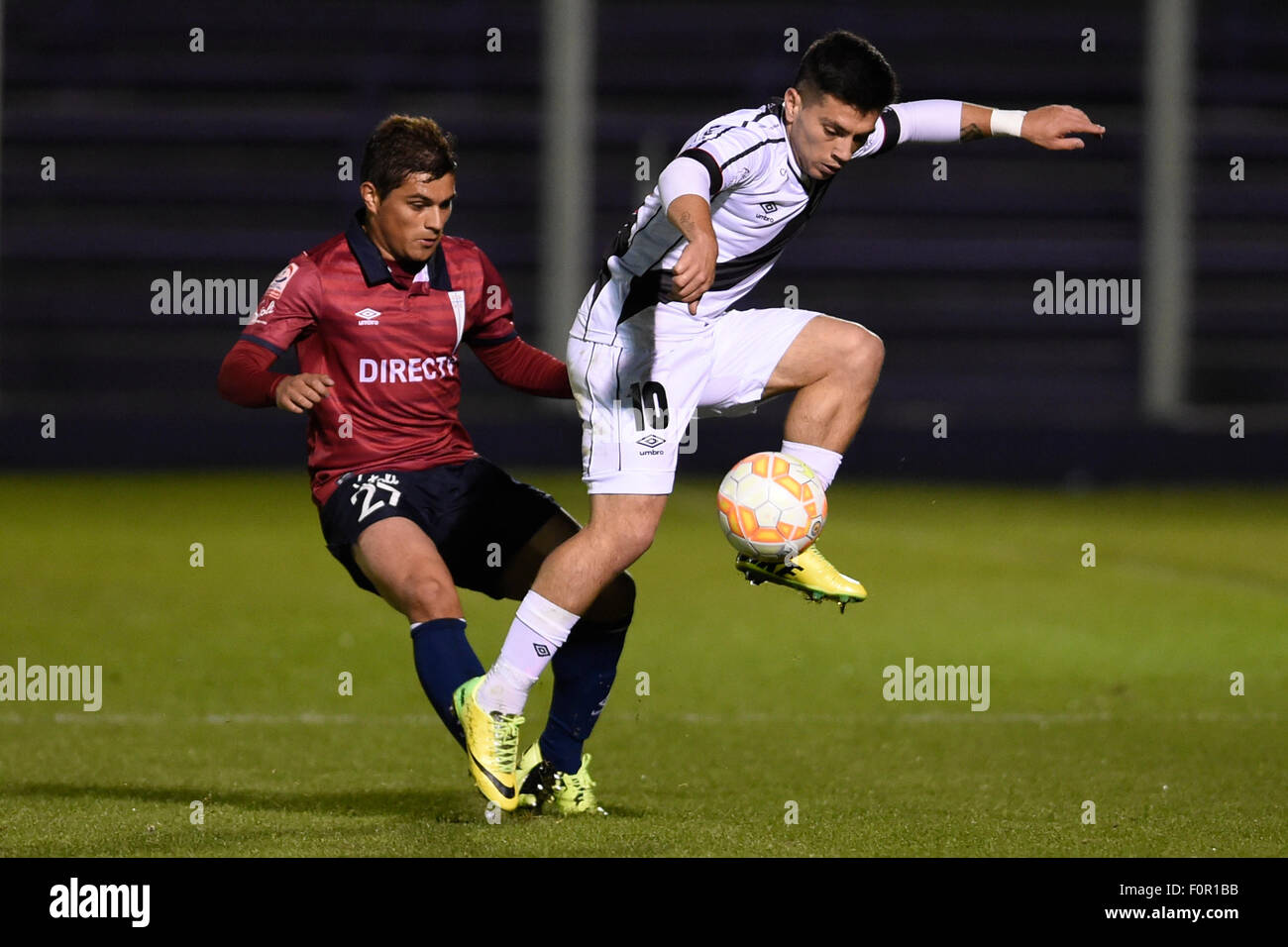 Montevideo, Uruguay. 19th Aug, 2015. Ignacio Gonzalez (R) of Uruguay's Danubio vies for the ball with Juan Carlos Espinoza (L) of Chile's Universidad Catolica, during their second-leg match of the first phase of the South American Cup, held at Luis Franzini Stadium in Montevideo, capital of Uruguay, on Aug. 19, 2015. Danubio lost by a score of 1-2. Credit:  Nicolas Celaya/Xinhua/Alamy Live News Stock Photo