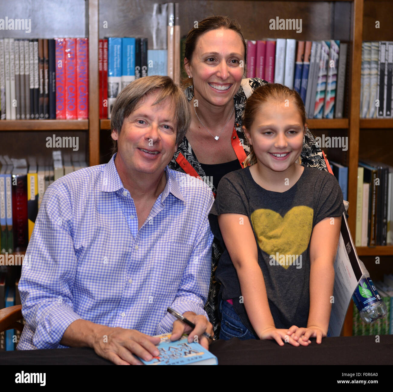 Dave Barry greets fans and signs copies of his book 'The Worst Class ...