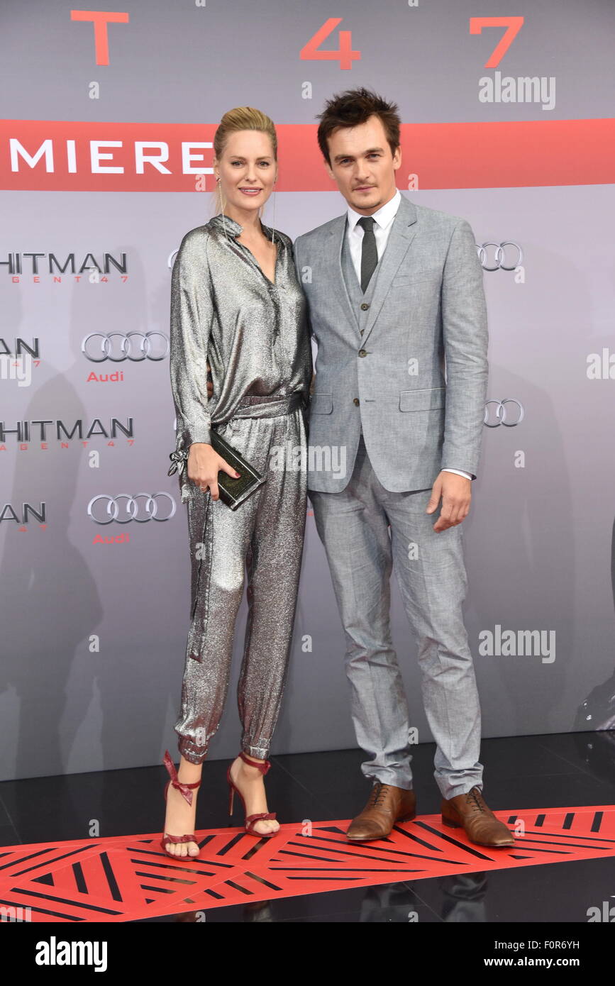 Berlin, Germany. 19th Aug, 2015. Rupert Freind and Aimee Mullins at the Premiere HITMAN – AGENT 47 in Berlin /19.08.2015/picture alliance Credit:  dpa picture alliance/Alamy Live News Stock Photo