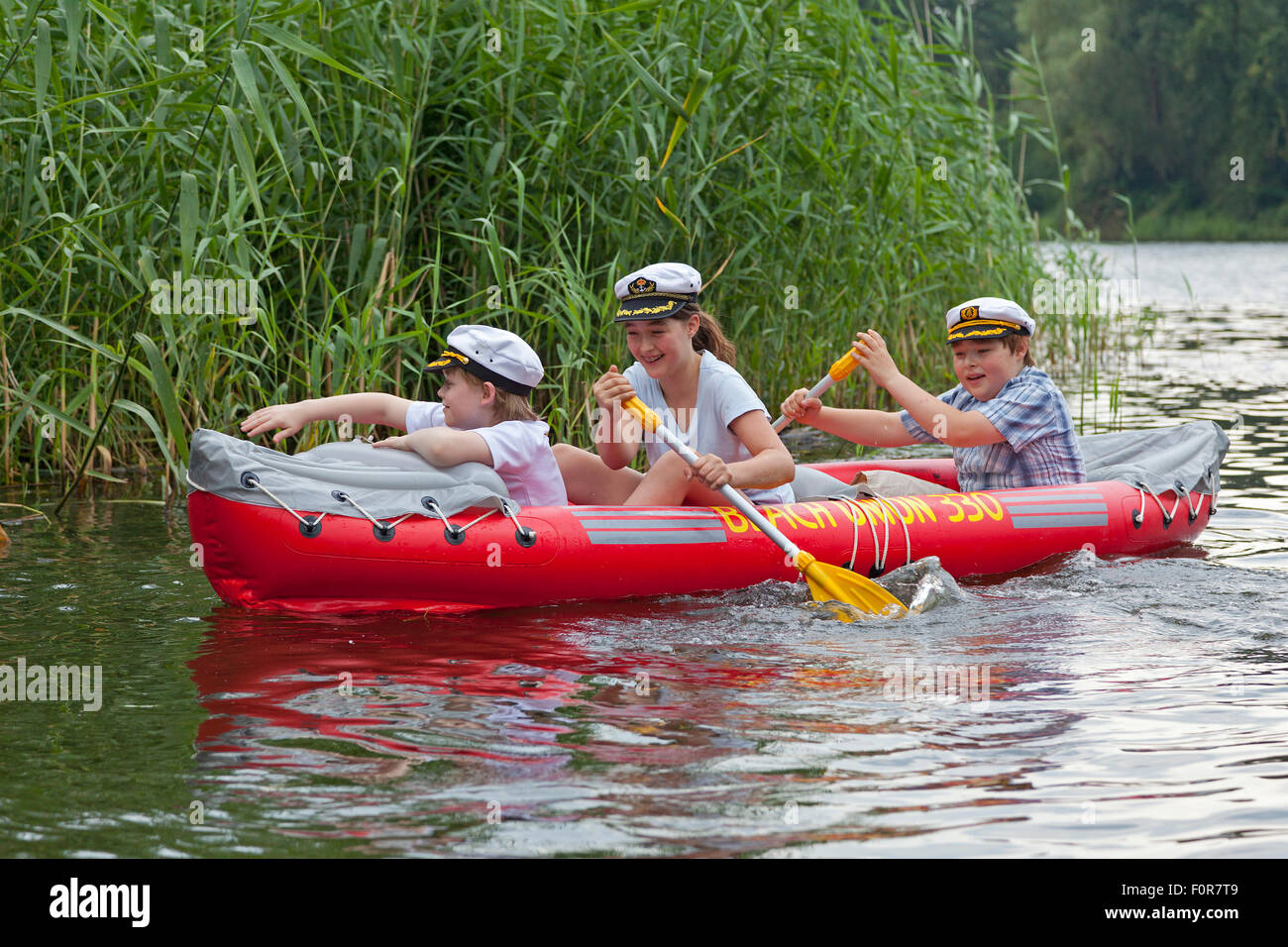 Rubber Dinghy Kids Stock Photos & Rubber Dinghy Kids Stock Images Alamy