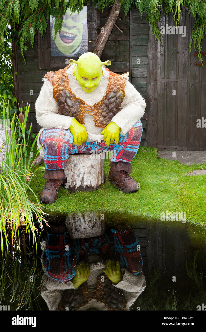 Southport, Merseyside, UK. 20th August, 2015. DEAN Chisnall, as Shrek, a fat, green, swamp-dwelling celebrity film star ogre at Britain’s biggest independent flower show. Stock Photo