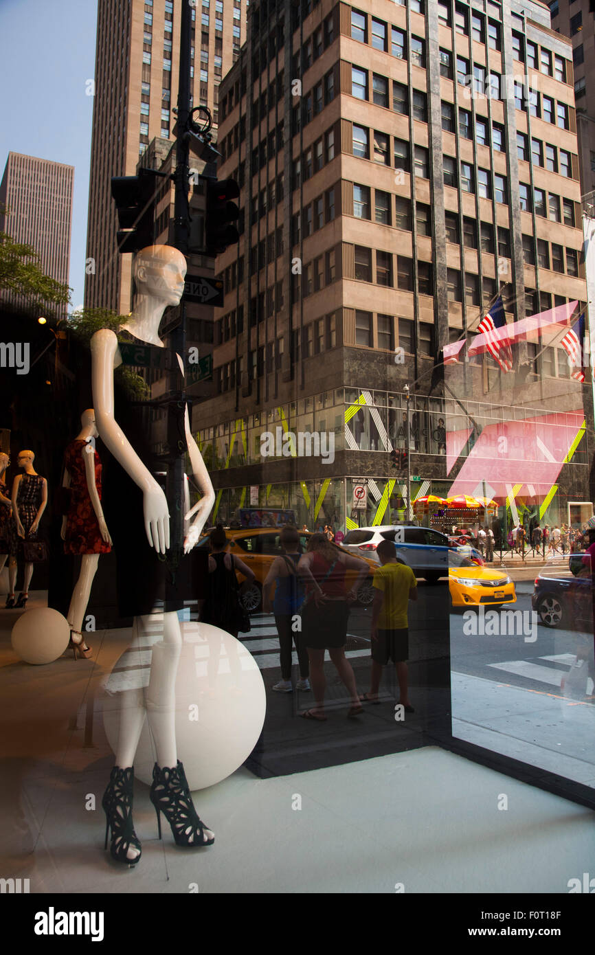 Manikins, Saks Fifth Avenue, Manhattan, New York City, New York, USA