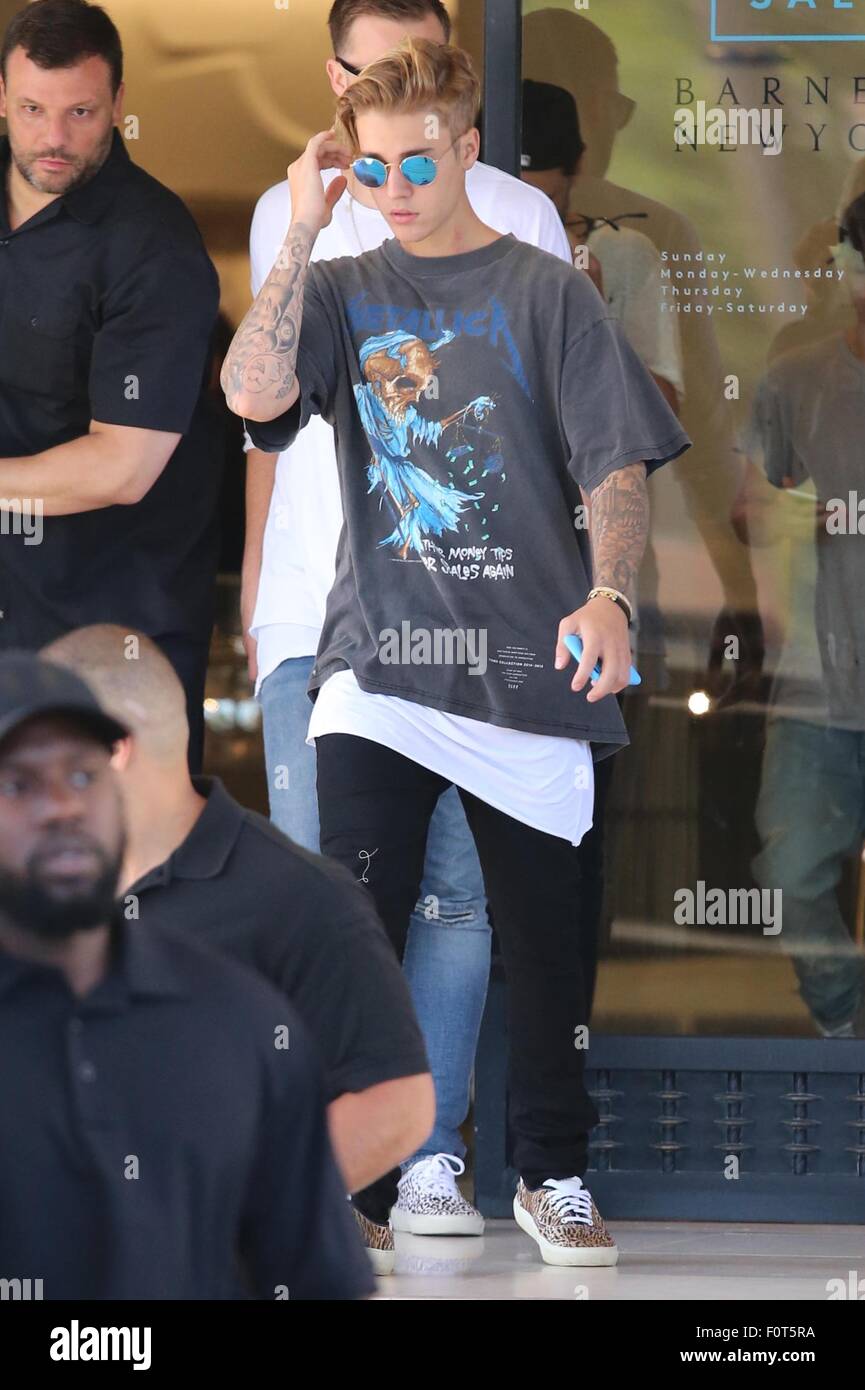 ortodoks kind Overflod Justin Bieber leaves Barneys New York wearing a Metallica t-shirt  Featuring: Justin Bieber Where: Los Angeles, California, United States  When: 19 Jun 2015 Stock Photo - Alamy